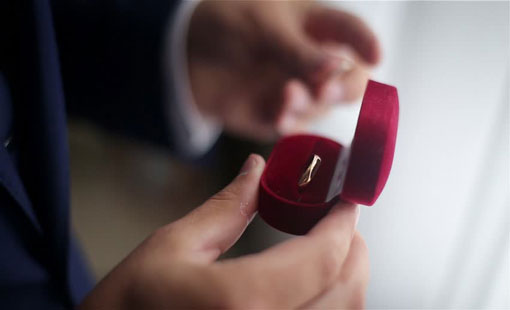 10 علامات تدل على أنه رجل يستحق أن تتزوّجي منه