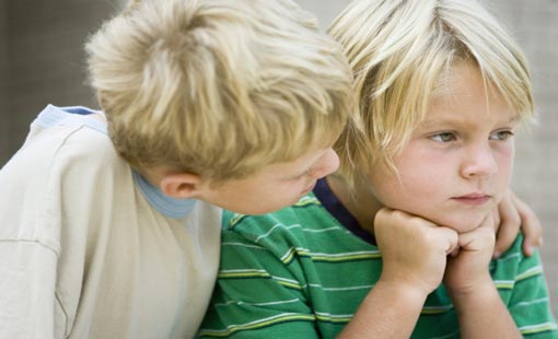 مساعدة الأشقاء على التعامل مع الغيرة