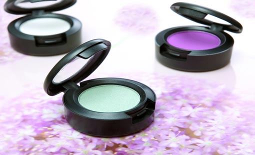 ظلال العيون.. لعبة جمالية آسرة