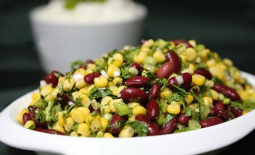 سلطة الفاصولياء الحمراء والذرة