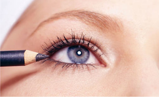 خطوات رسم الأي لاينر حسب شكل عينيك