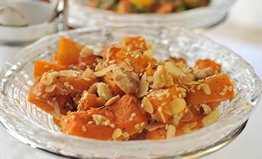 سلطة قرع مشوي مع جوز ولوز