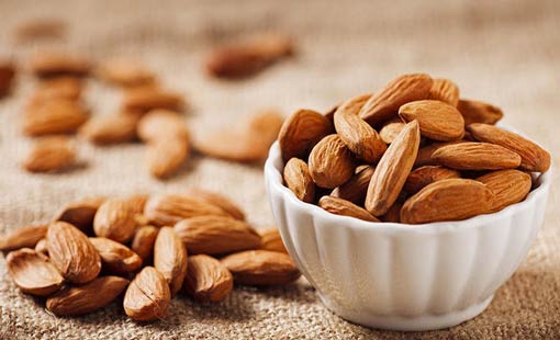 لا يمكن الاستغناء عن اللوز