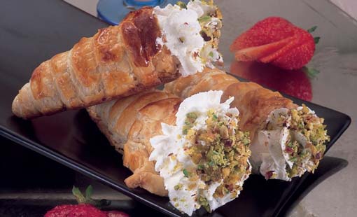 قرون محشوة بالقشدة