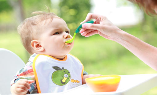 لا تلحي على طفلك لتناول المزيد من الطعام