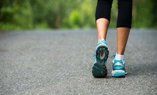 أيهما تفضلين.. المشي البطيء أم السريع؟