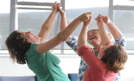 اضحكي لإحراق السعرات الحرارية