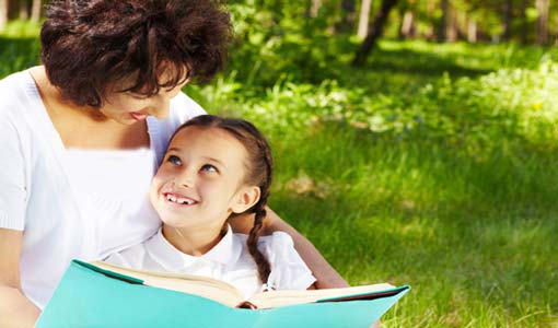 إبني يكره القراءة ويهرب من الدراسة! هل للأم دور؟