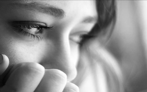 الفتيات العازبات.. ضغوط أسرية واجتماعية بالجملة