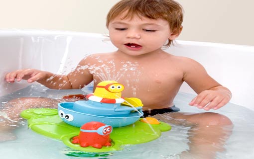 متى يستطيع طفلي الاستحمام بمفرده؟