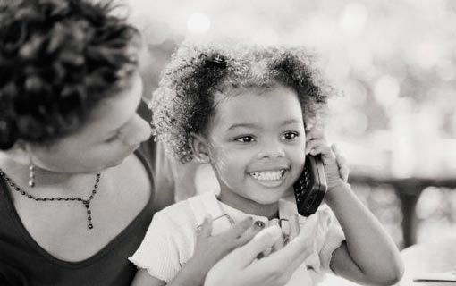 كيف تدربين طفلك على التحدث مع الكبار بلباقة؟