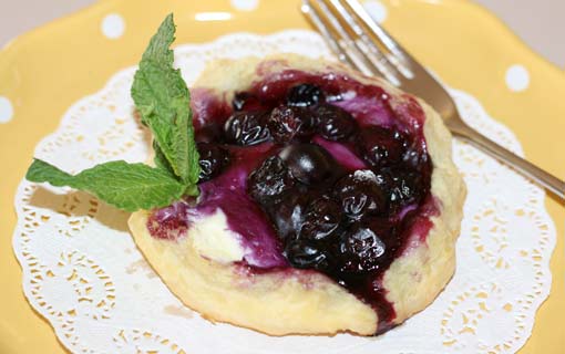 توت مع فستق وجبن (مسكربون)