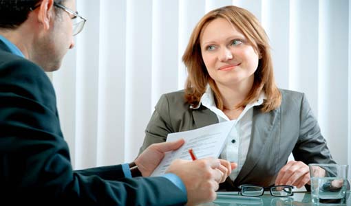 كيف تجتازين أول مقابلة عمل؟