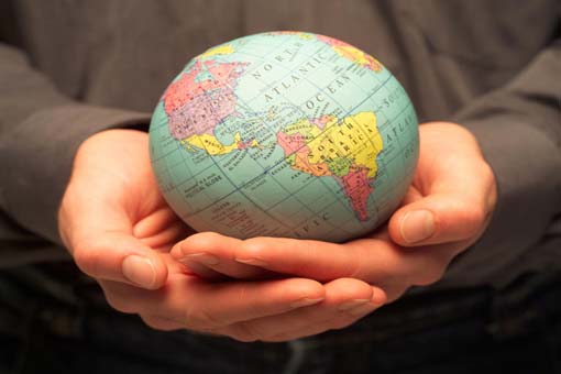 البعد التنصيري في العولمة.. أساليبه ومطامحه