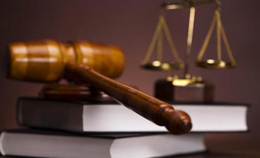 الشرائع الإلهية والقوانين الإنسانية