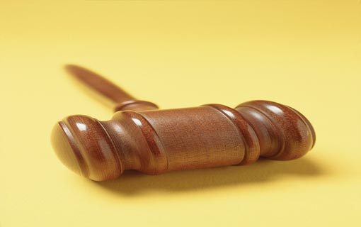 إنهيارات الحق والقانون