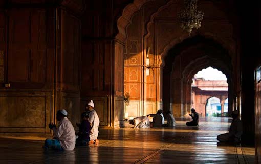 البعد الغيبي في حياة المؤمنين صمام الأمان