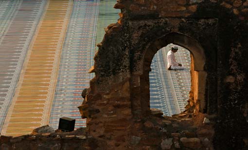 بين القدوة والمسؤولية