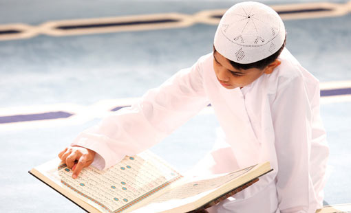 كيف نضمن طفلاً سليماً روحياً وبدنياً؟