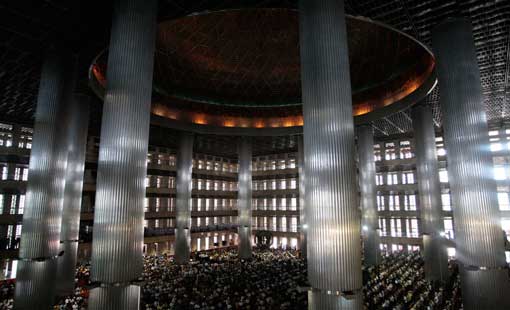 كيف تربي الأُمم الحية أخلاق أبنائها؟