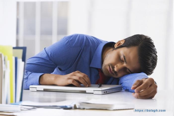 النعاس يسيطر على يومنا.. ما تأثيره على المزاج والإنتاجية؟