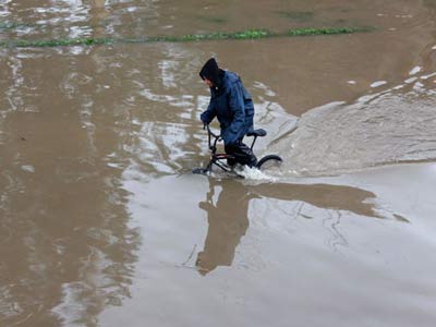 «الجنرال ثلج» يشل الحياة بدول عربية وعالمية