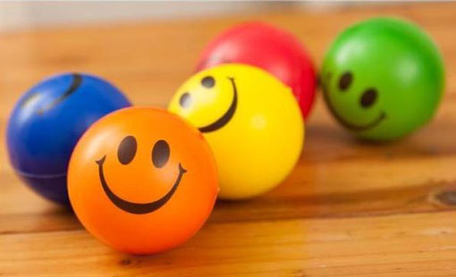 الابتسامة تزيّن التحية