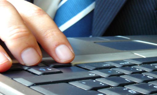 الكتابة الإلكترونية والكتابة الورقية