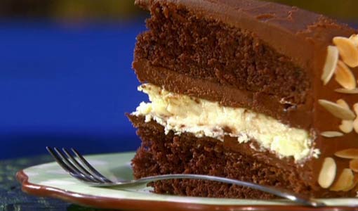 كيك بحشو كريمة الشوكولاتة