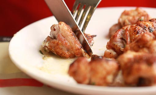 إتيكيت تقطيع الطعام الصحيحة