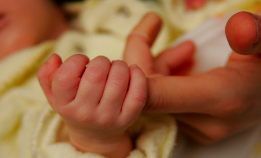 كيف نعالج الحرمان العاطفي عند الطفل؟