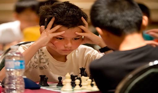 طفل شديد التنافس مع أقرانه