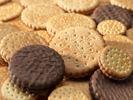 سارق يطالب بتوزيع البسكويت على الأطفال في المستشفيات