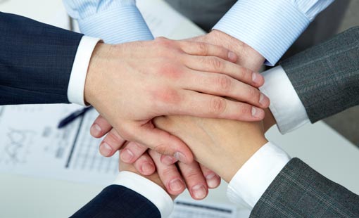 الكل يعمل في جماعة