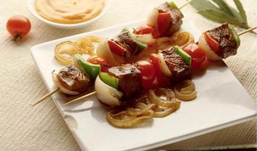 أسياخ كباب بتتبيلة الأعشاب