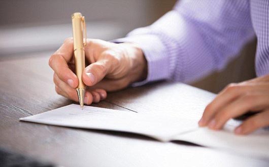 لماذا يغلب على البشر استخدام اليد اليمنى؟