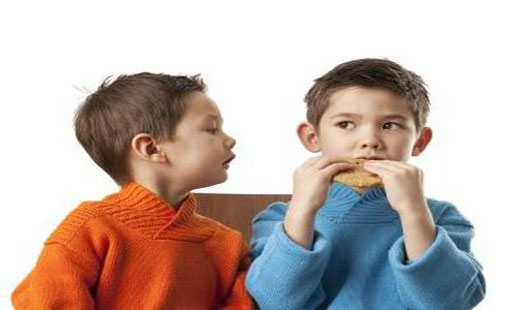 الابن الأكبر.. سارق الحب وصانع الغيرة