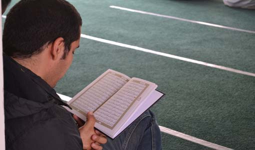 كيف نعتني بالقرآن في شهره؟