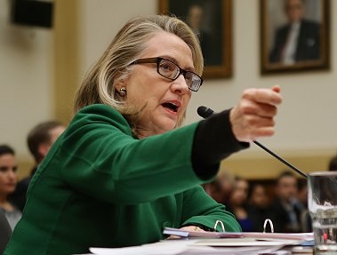 كلينتون مصابة بمرض ازدواج الرؤية «ترى الواحد اثنين»