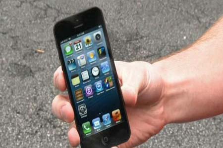 يبيعان طفلتهما من أجل آيفون