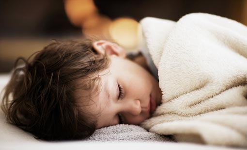 أهمية النوم للطفل