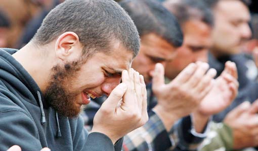 البكاء.. يجسد الولاء للحسين (ع)