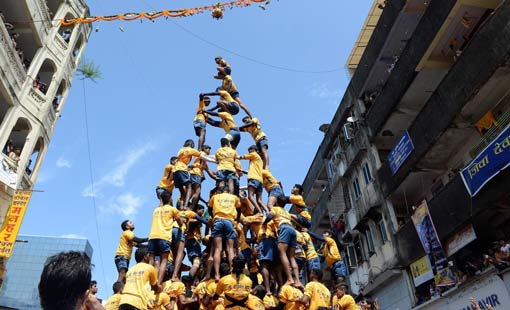 الهند.. الأهرامات البشرية تتحدى القانون