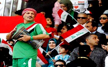 مهدي أبو علي: أرافق المنتخب منذ  1976 ووجهي معروف أكثر من الوزراء