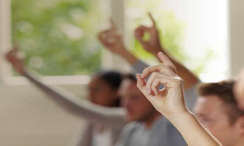 الدراسة خارج الوطن.. بين الرفض والتأييد