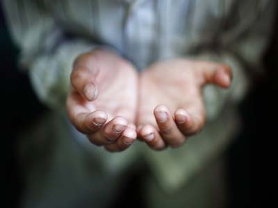 دعاء اليوم الثاني والعشرون: (اَللّهُمَّ افْتَحْ لى فيهِ اَبْوابَ فَضْلِكَ، وَاَنْزِلْ عَلَيّ فيهِ بَرَكاتِكَ،...)