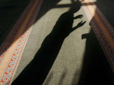 دعاء اليوم الثالث والعشرون: (اَللّهُمَّ اغْسِلْني فيهِ مِنَ الذُّنُوبِ، وَطَهِّرْني فيهِ مِنَ الْعُيُوبِ،...)