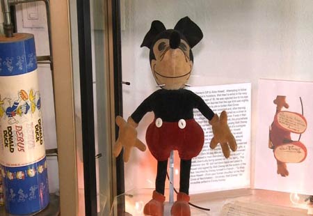 «ميكي ماوس» في مزاد علني