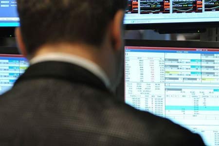 غفا على جهاز الكمبيوتر.. وحول ملايين اليوروهات