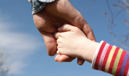 حاجة الطفل إلى المحبة.. أساسية